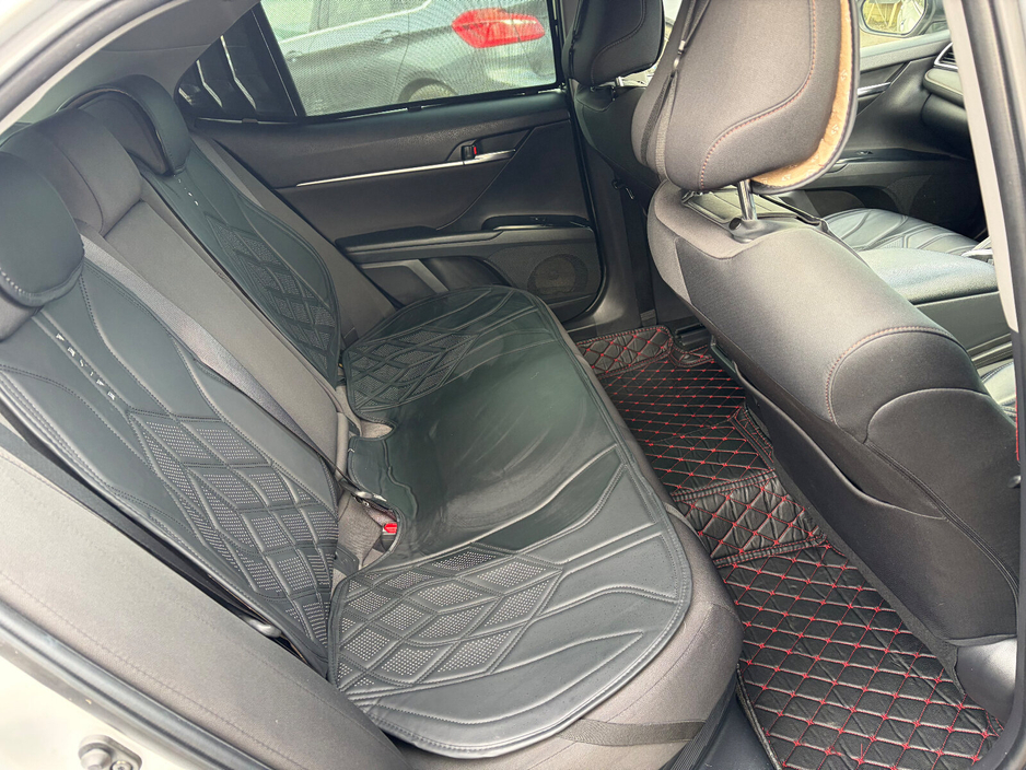 2018 Toyota Camry - image 4