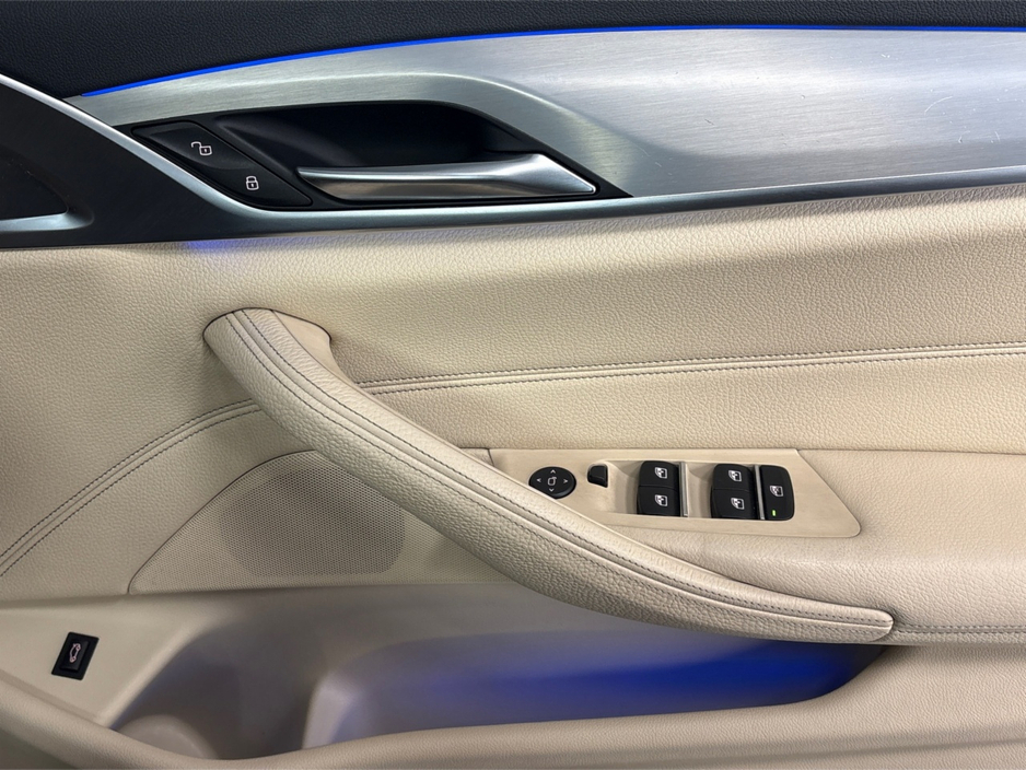 2017 BMW 5 Series SE**MULTIFUNCTIONAL STEERING WHEEL**TOUCH SCREEN MEDIA DISPLAY**PARKING SENSORS**DRIVE MODES**BLUETOOTH**KEYLESS START**FRONT HEATED SEATS**CREAM LEATHER INTERIOR**AMBIENT LIGHTING** €21,995