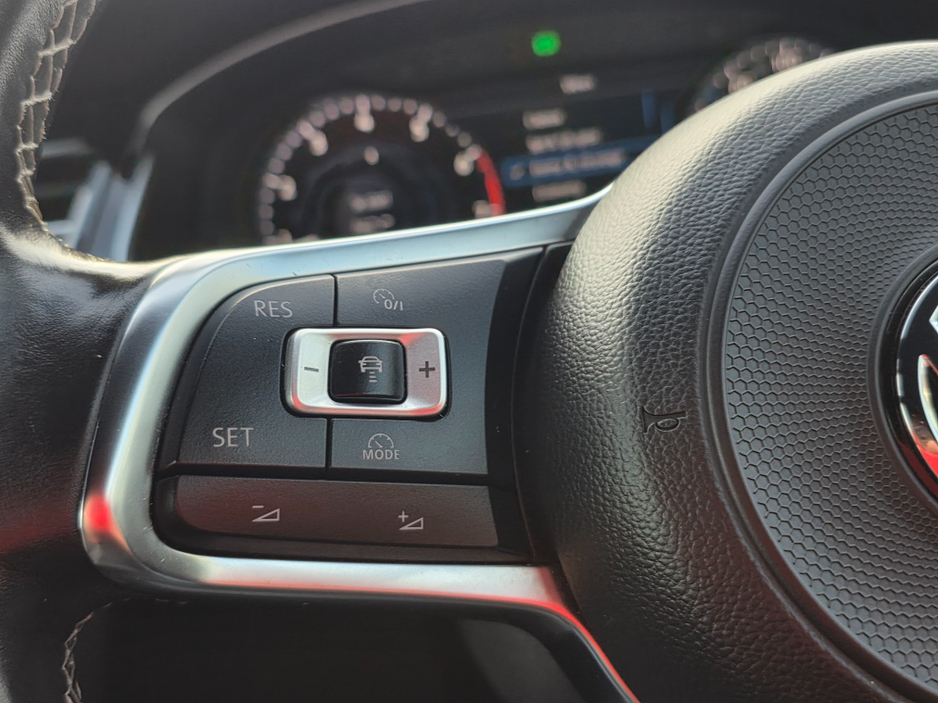 2016 Volkswagen Passat ( 162 REG 2.0 TSI R-LINE FULL LEATHER SEATS ELECTRIC HEATED SEATS SAT-NAV REV CAMERA BLIND-SPOT CARPLAY ANDROID AUTO €19,950