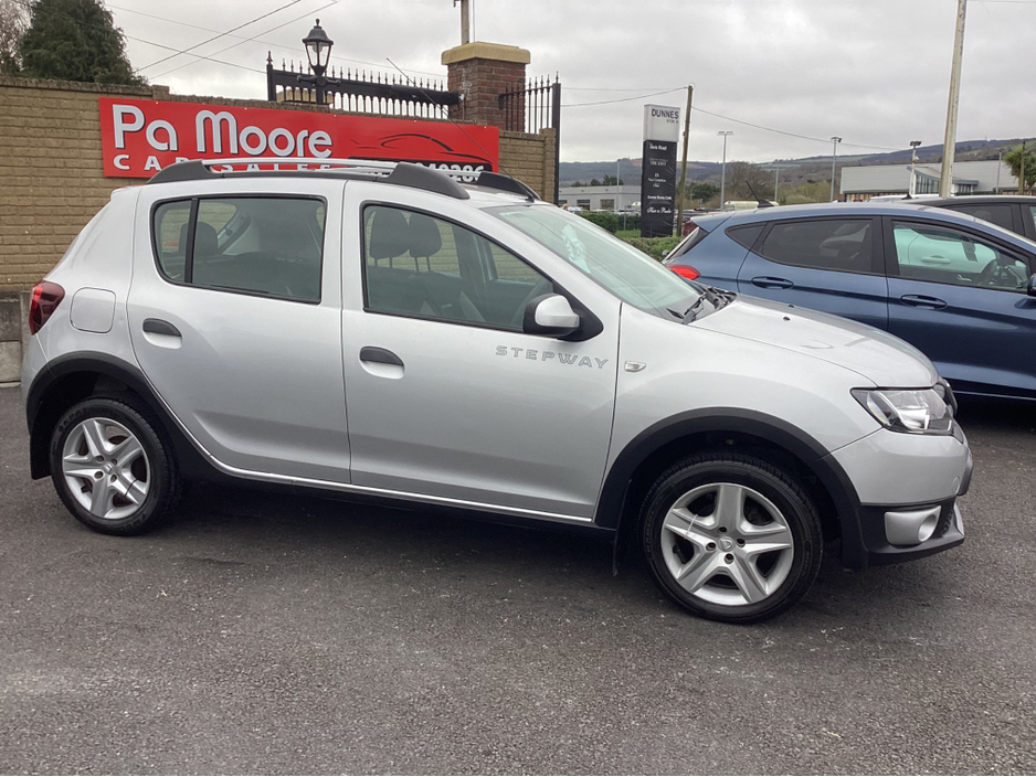 2015 Dacia Sandero - image 3