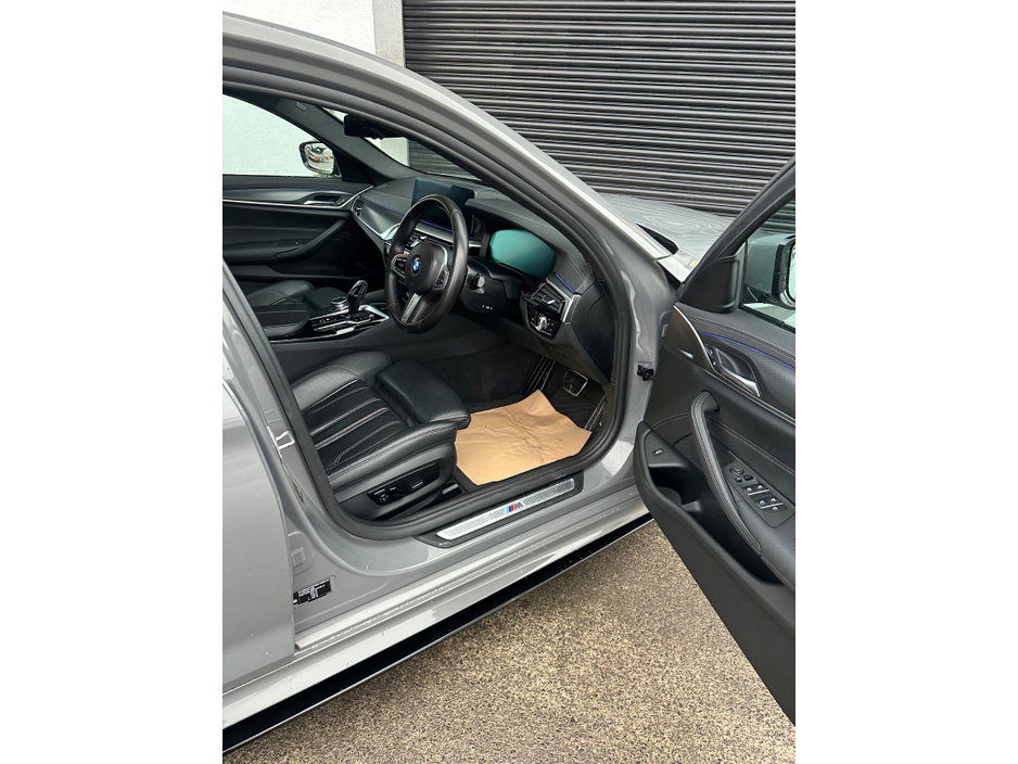 2021 BMW 5 Series - image 17