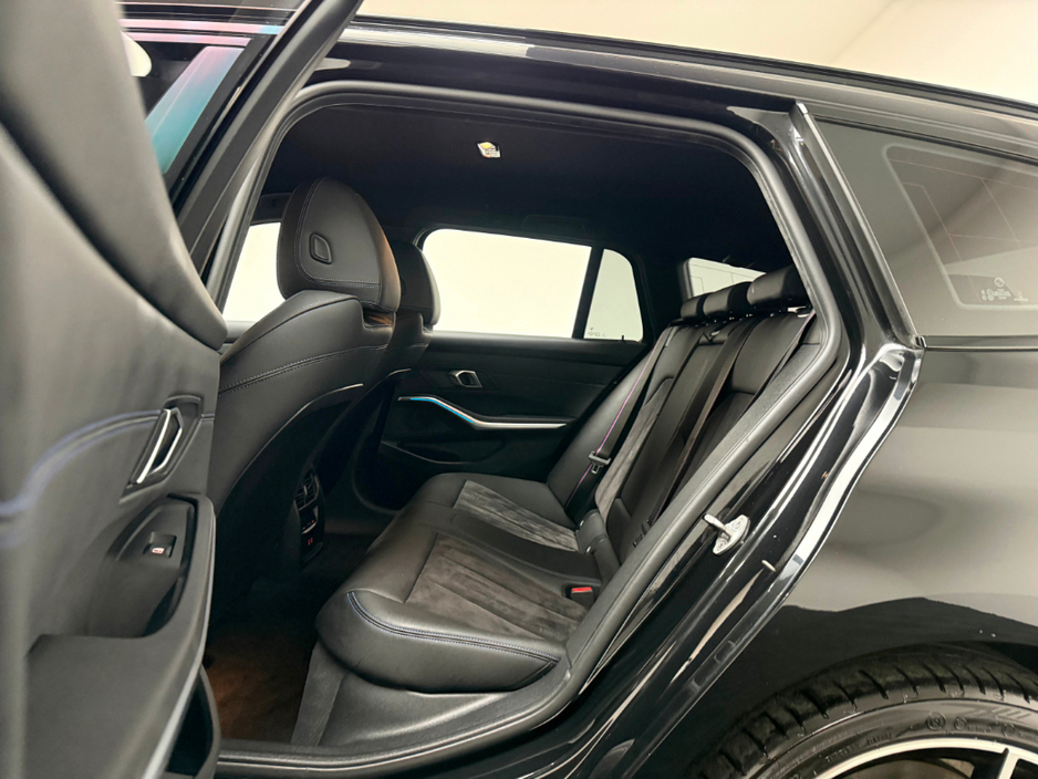 2024 BMW 3 Series - image 15