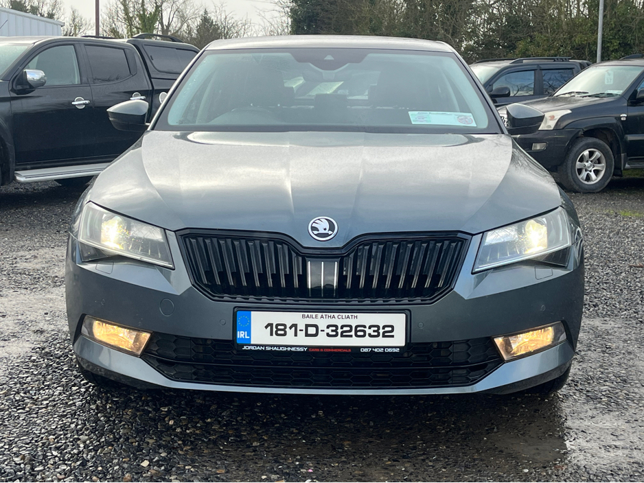 2018 Skoda Superb - image 2