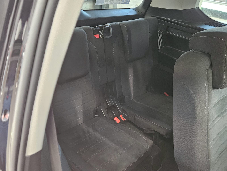 2018 Volkswagen Touran - image 6