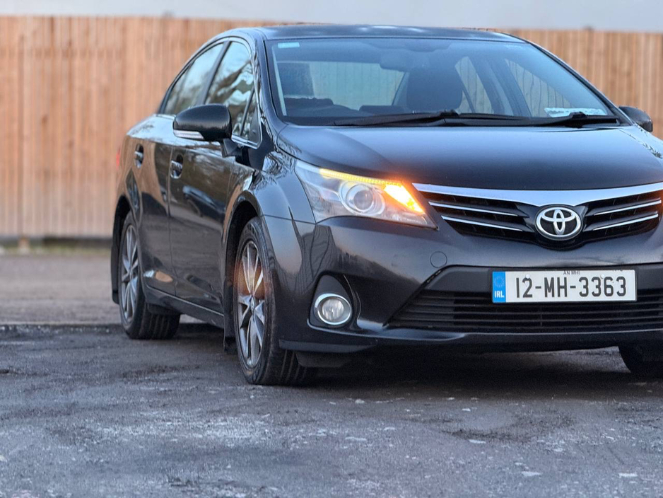 2012 Toyota Avensis - image 8