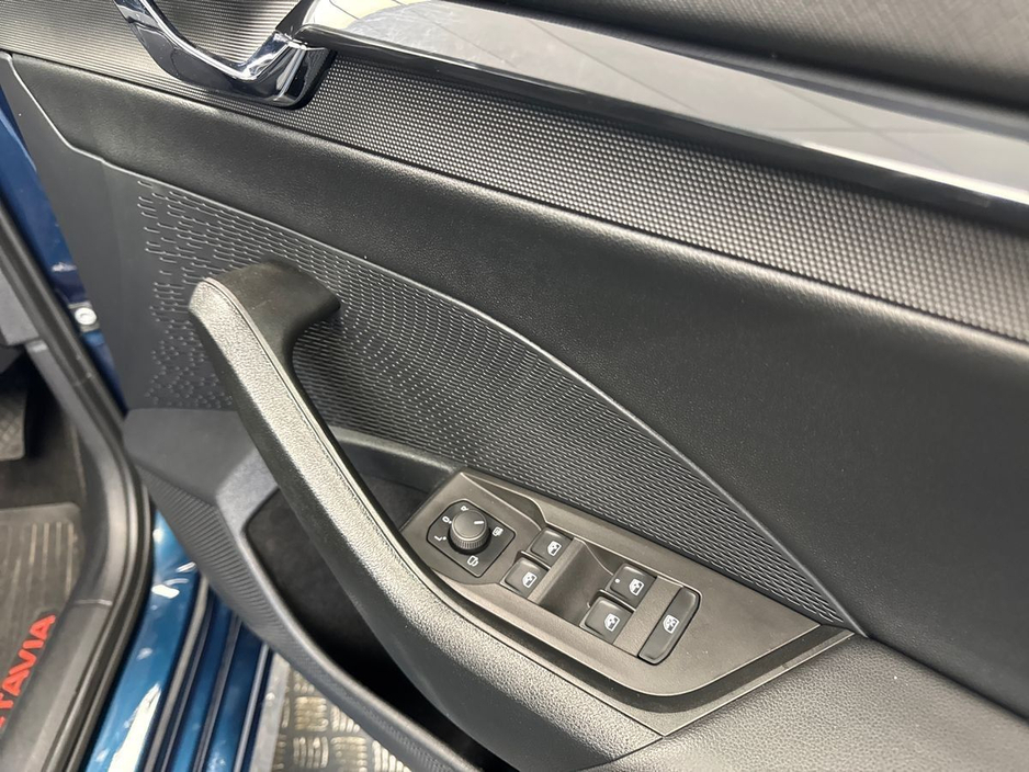 2023 Skoda Octavia - image 11