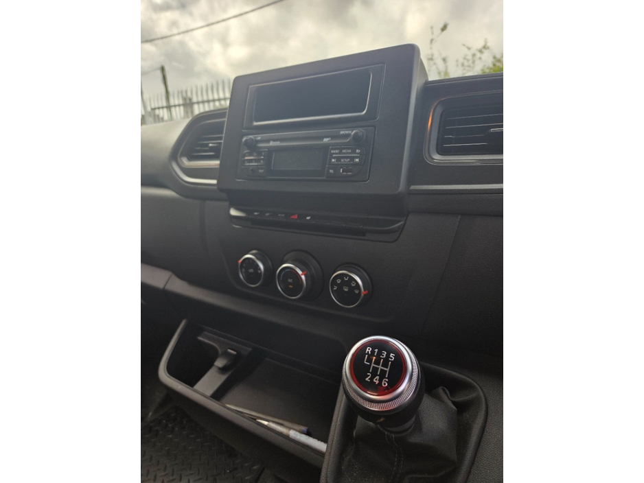 2024 Renault Master - image 10