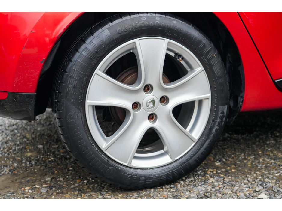 2016 Renault Clio - image 5