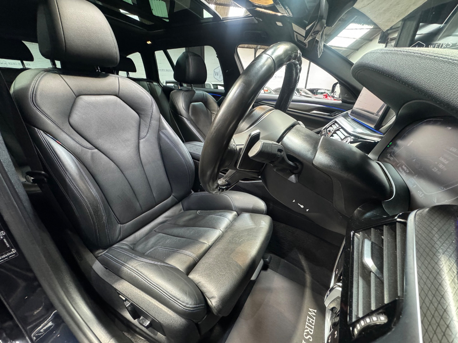 2021 BMW 5 Series - image 13