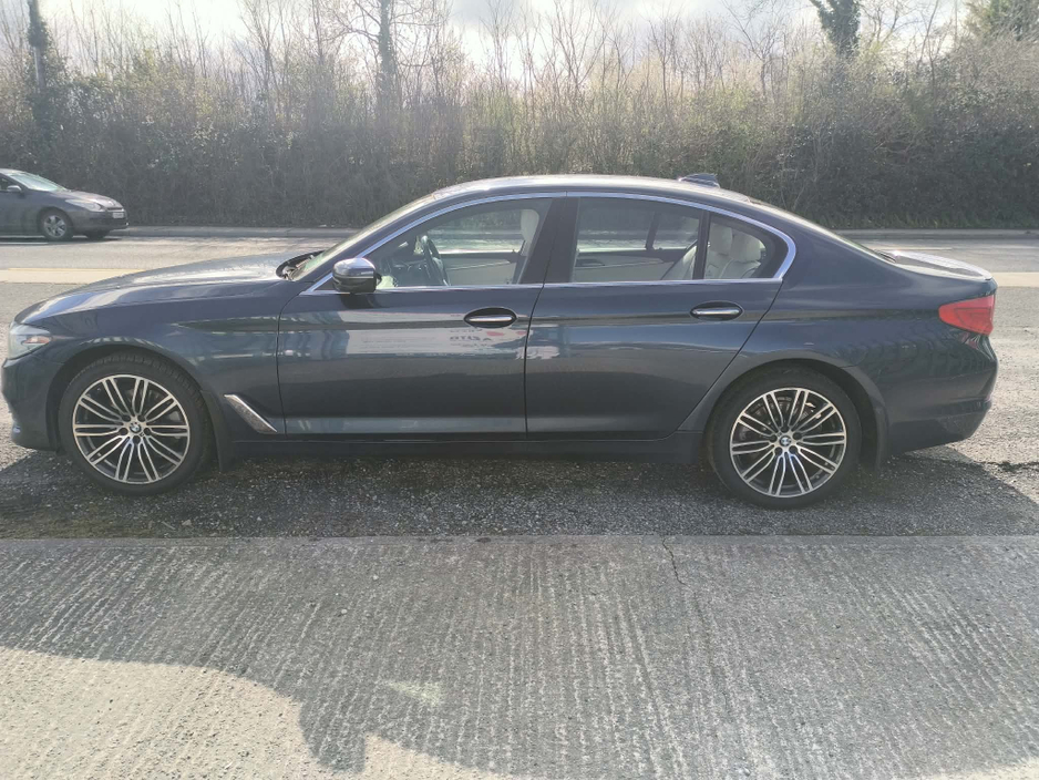 2017 BMW 5 Series - image 4