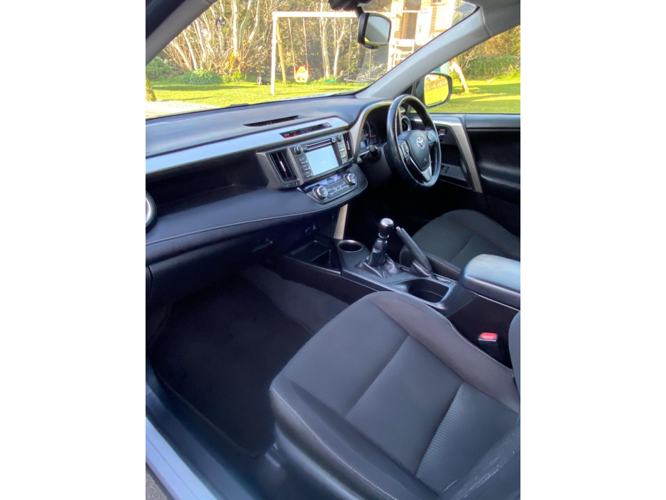 2015 Toyota Rav4 - image 10