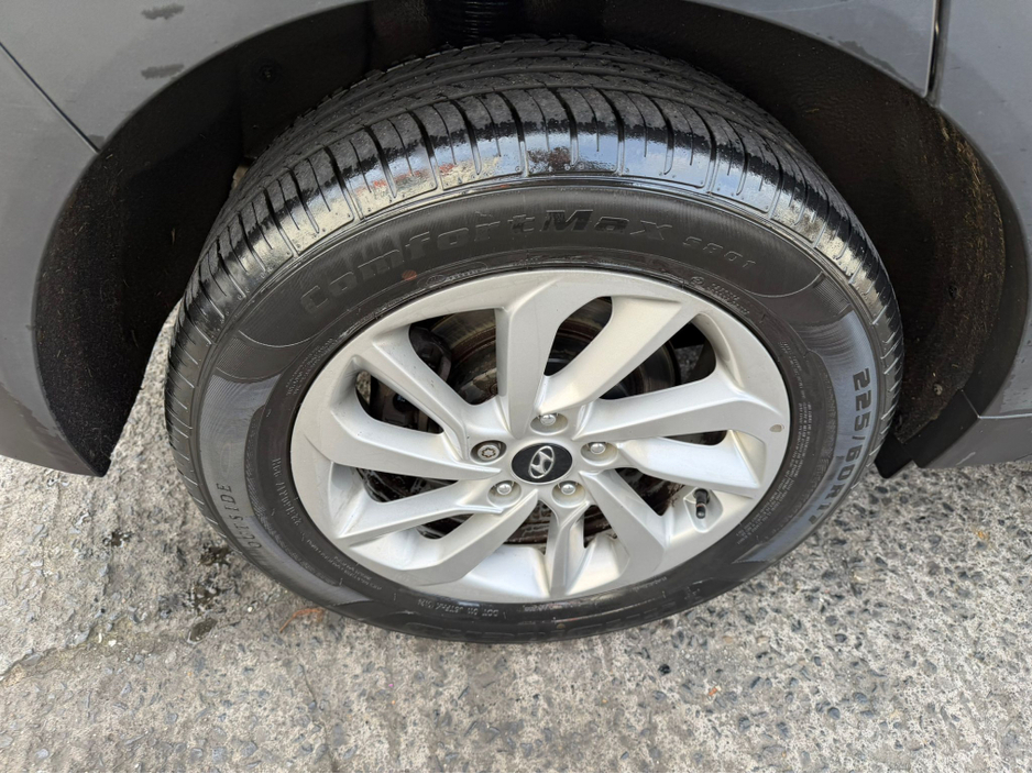 2016 Hyundai Tucson - image 2