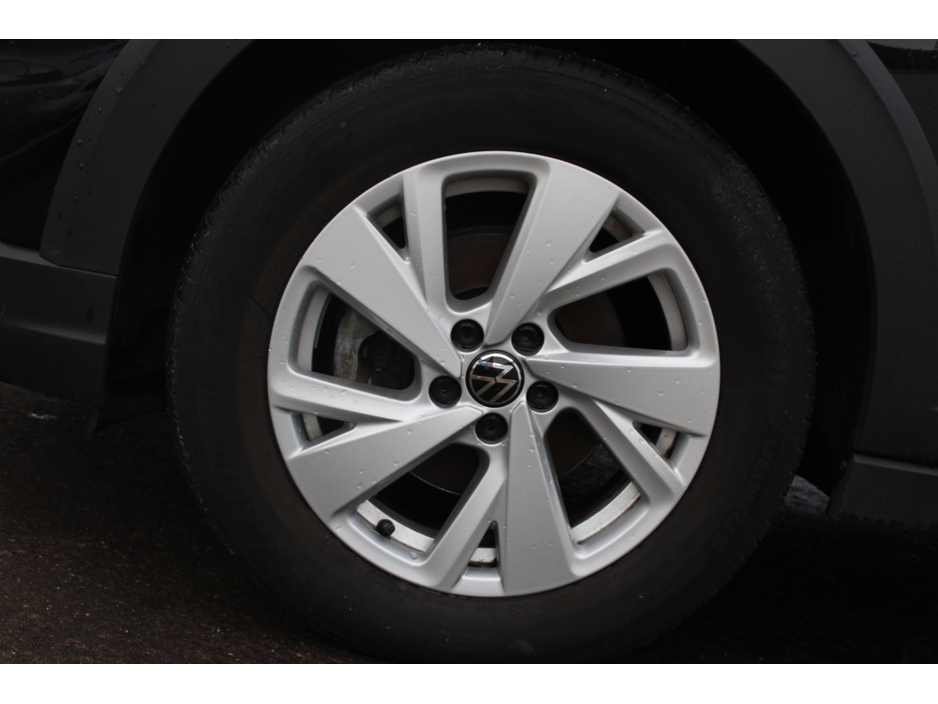 2023 Volkswagen Taigo - image 5