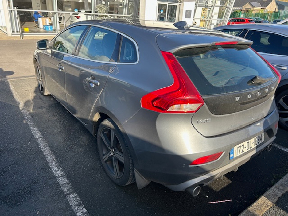 2017 Volvo V40 - image 7