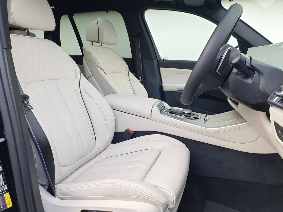 2026 BMW X5 - image 12