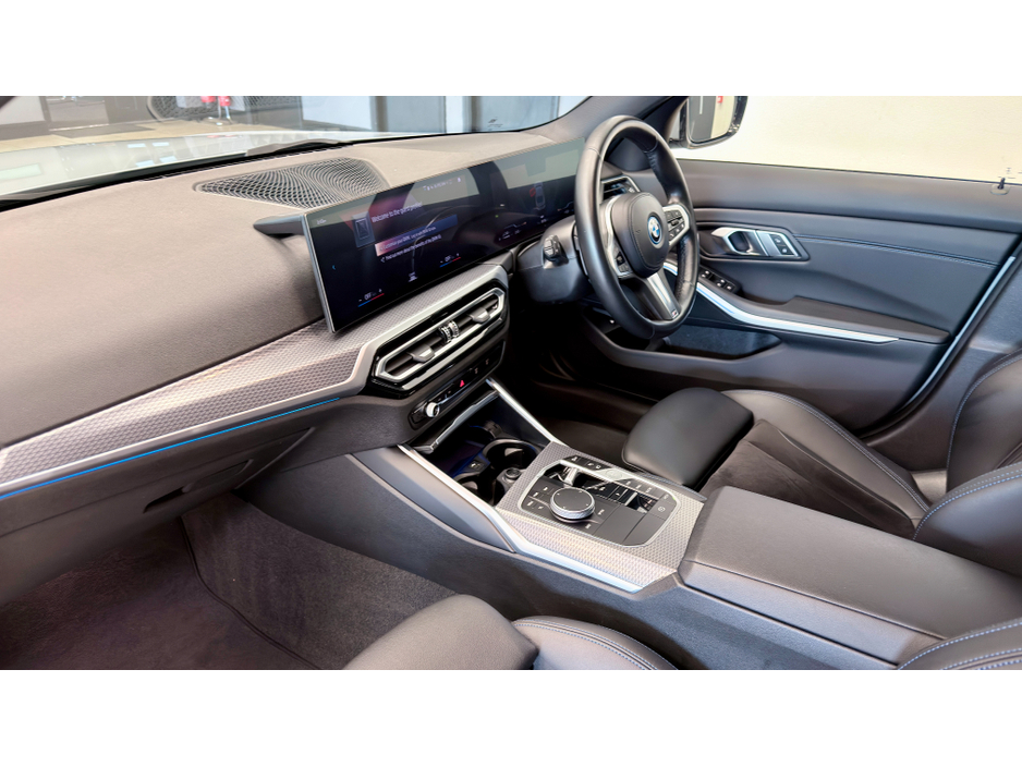 2023 BMW 3 Series - image 15