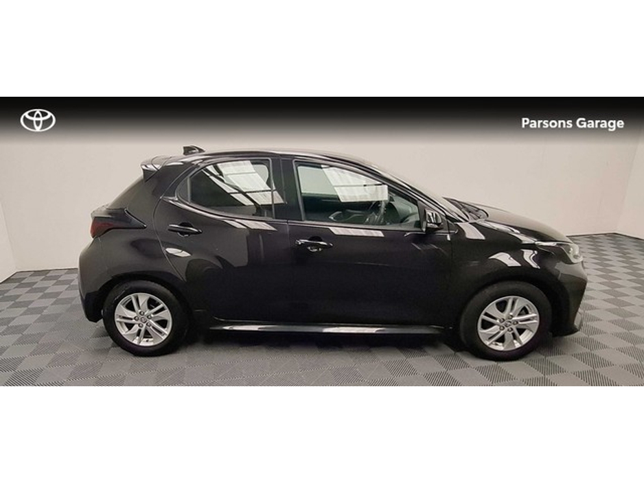 2024 Toyota Yaris - image 3