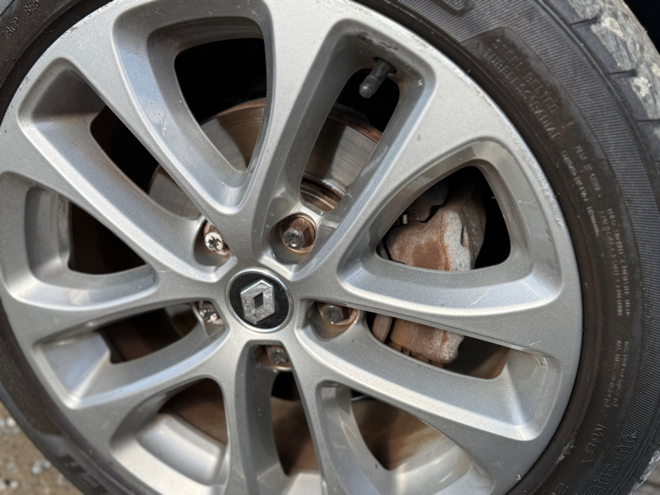 2017 Renault Megane - image 10