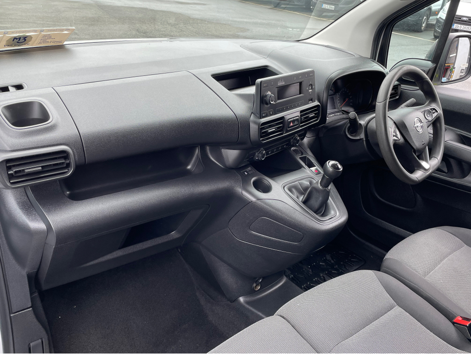 2021 Opel Combo - image 15