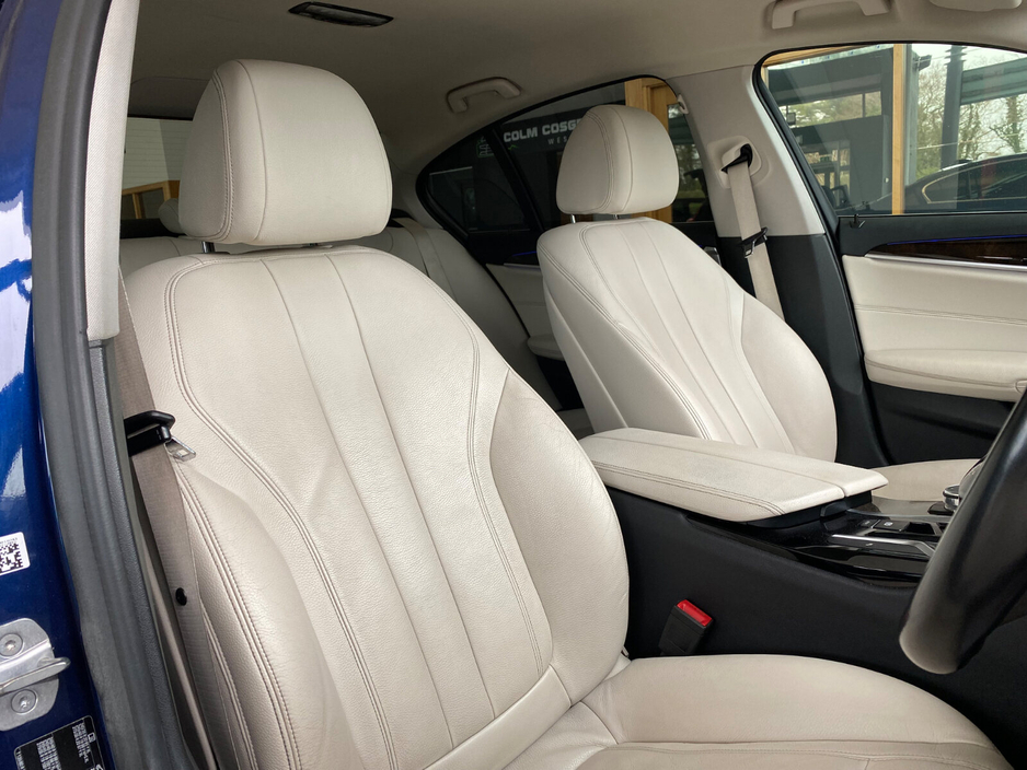 2019 BMW 5 Series - image 8