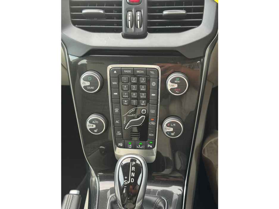 2016 Volvo V40 Cross Country 2.0L Diesel Automatic (9040) €13,495