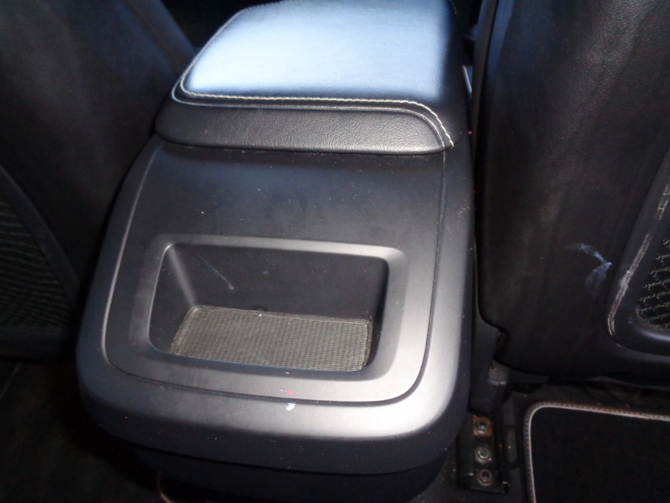 2018 Volvo XC60 - image 10