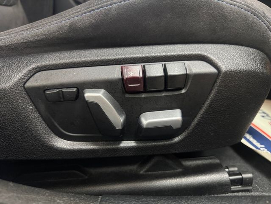 2016 BMW 3 Series - image 22