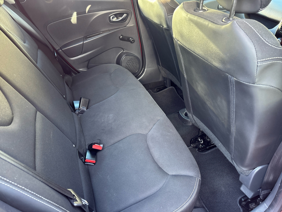 2016 Renault Clio - image 13