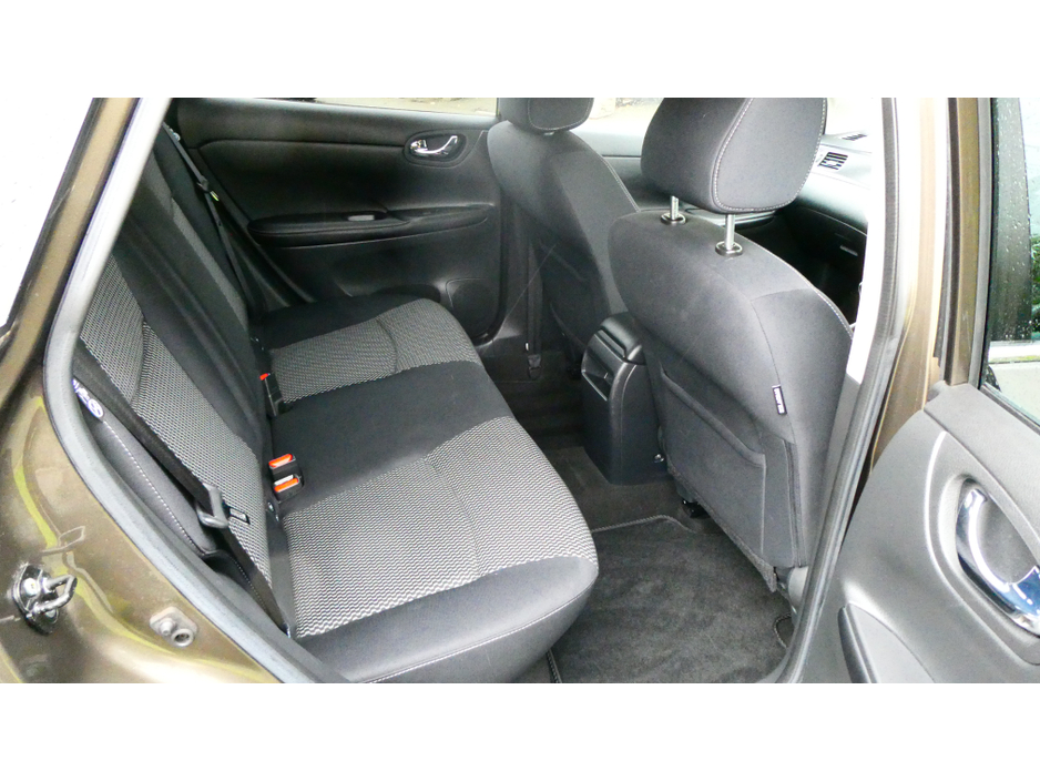 2015 Nissan Pulsar - image 8