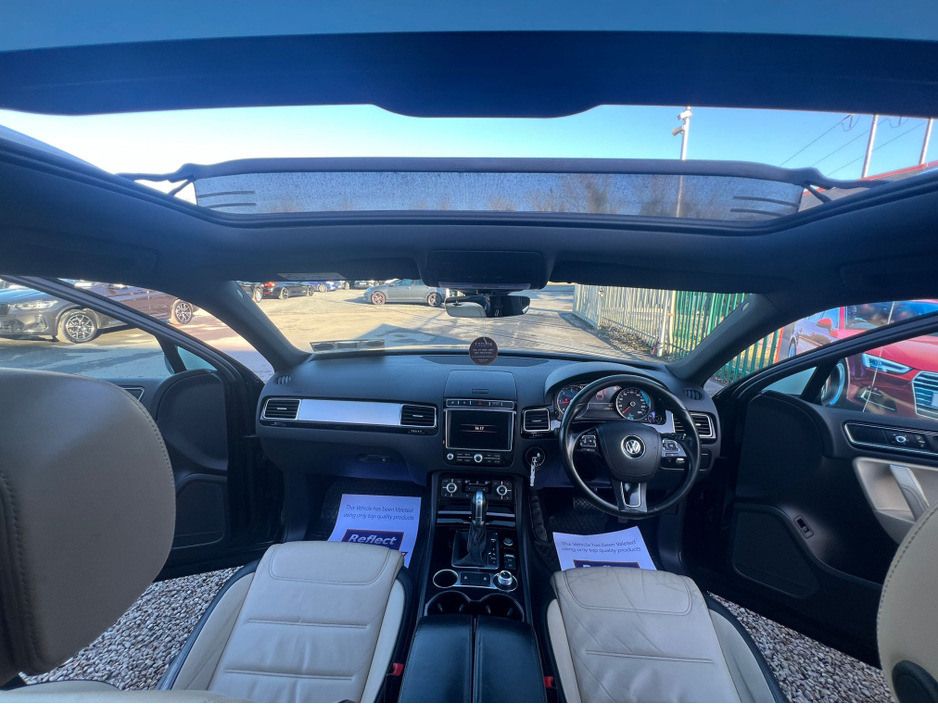 2018 Volkswagen Touareg - image 15