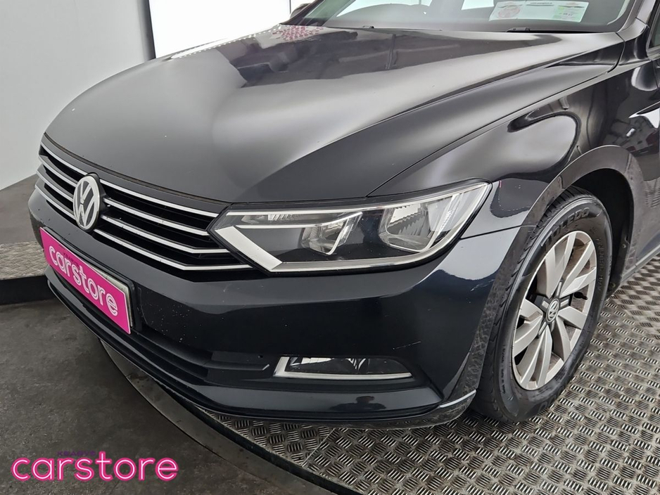 2017 Volkswagen Passat - image 17