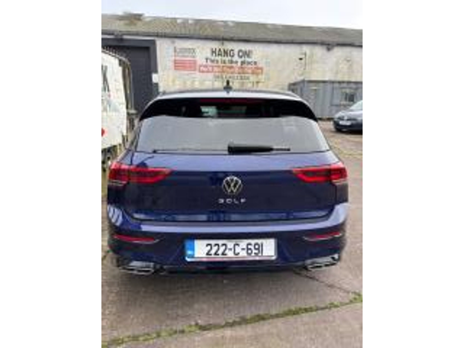 2022 Volkswagen Golf - image 3