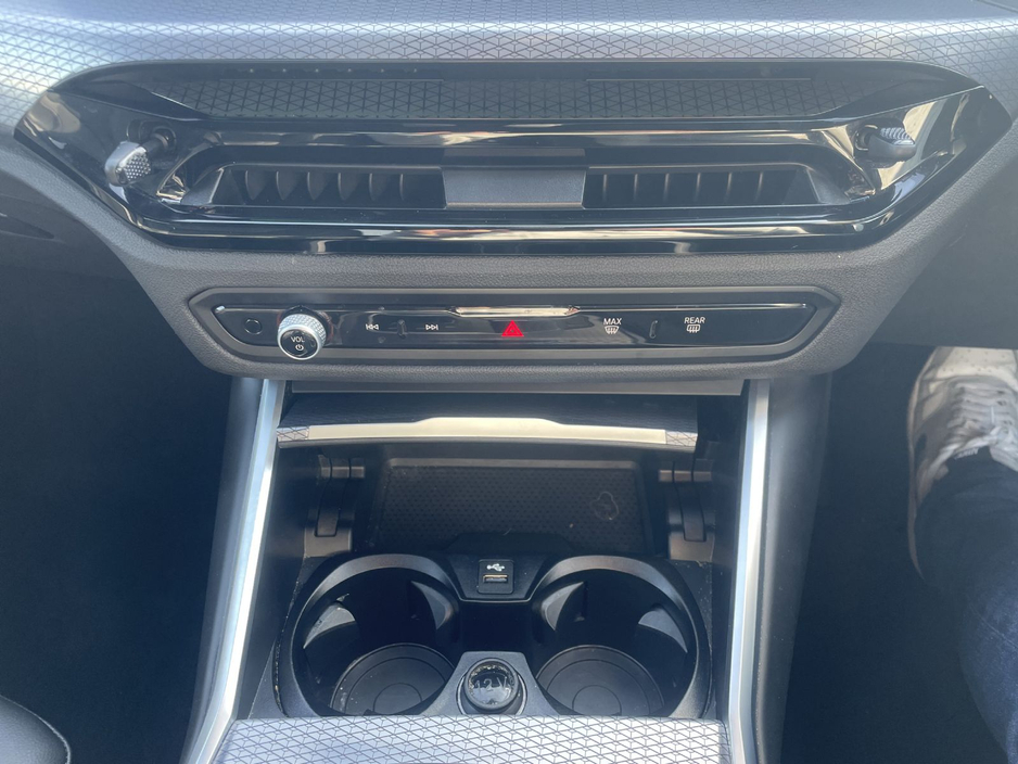 2025 BMW 3 Series - image 20