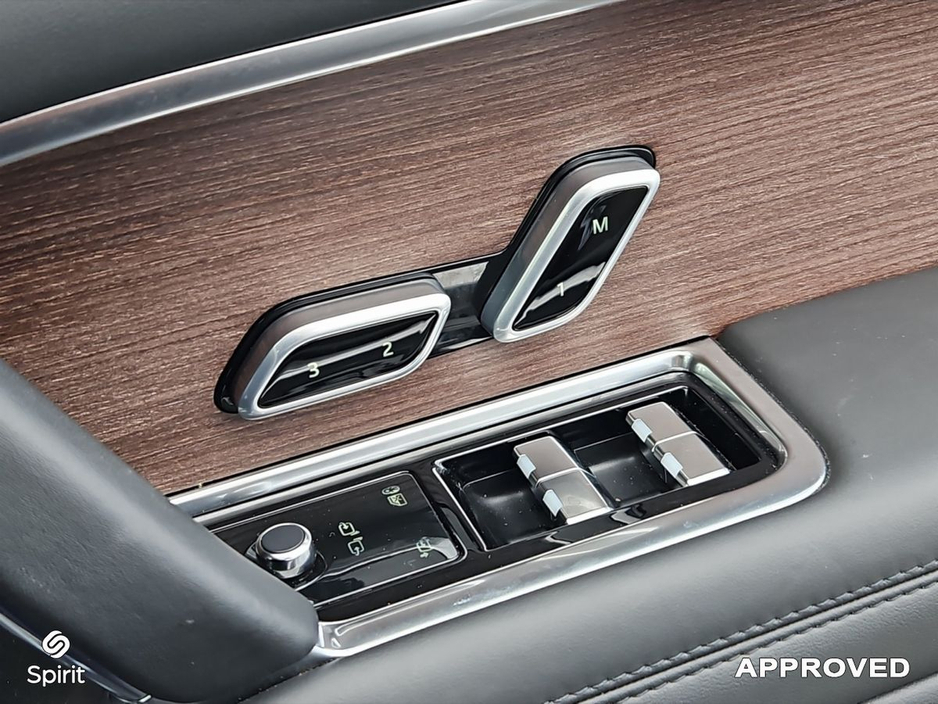 2025 Land Rover Range Rover - image 15