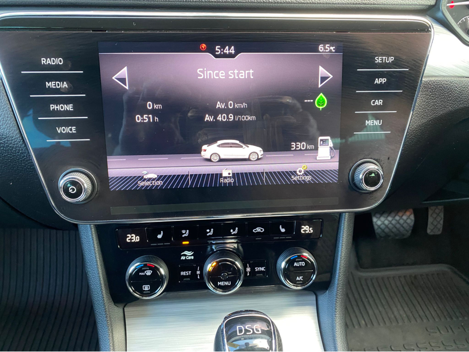 2020 Skoda Superb - image 13