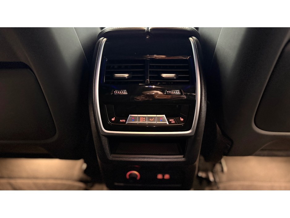 2023 BMW XM - image 11