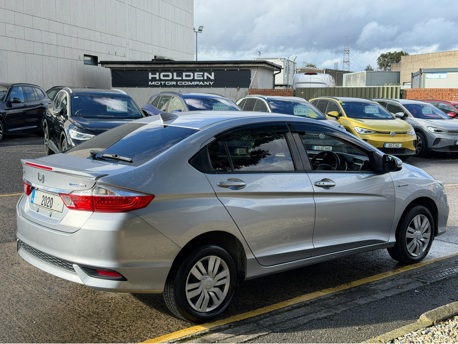 2020 Honda Grace - image 9