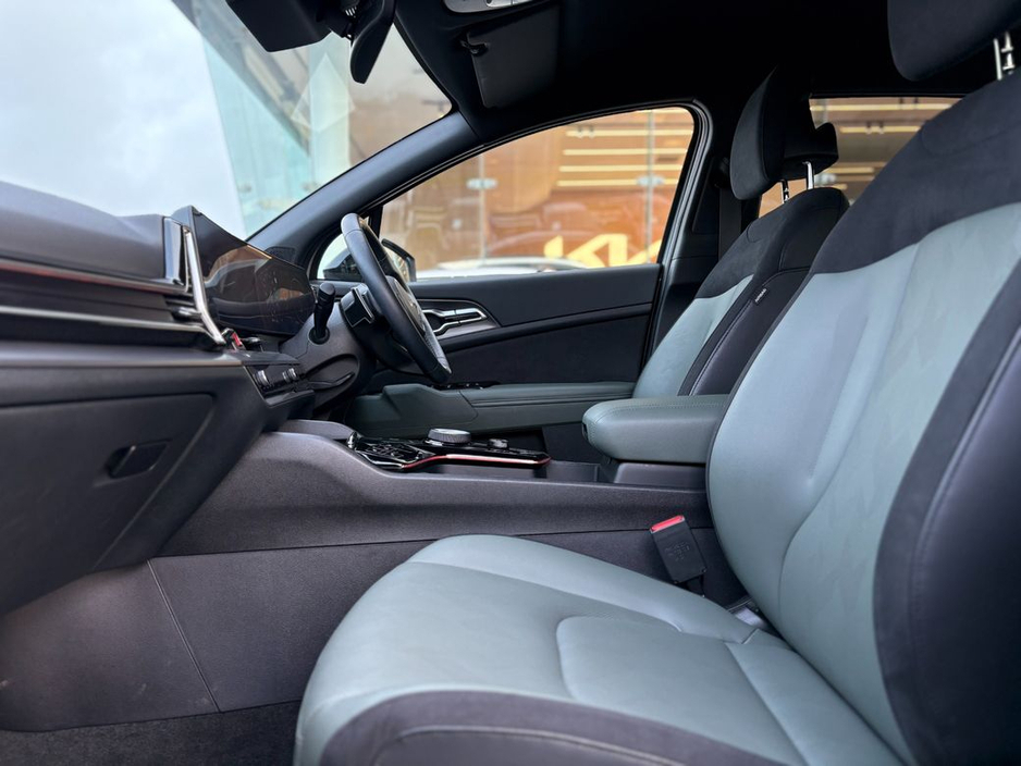 2025 Kia Sportage - image 2