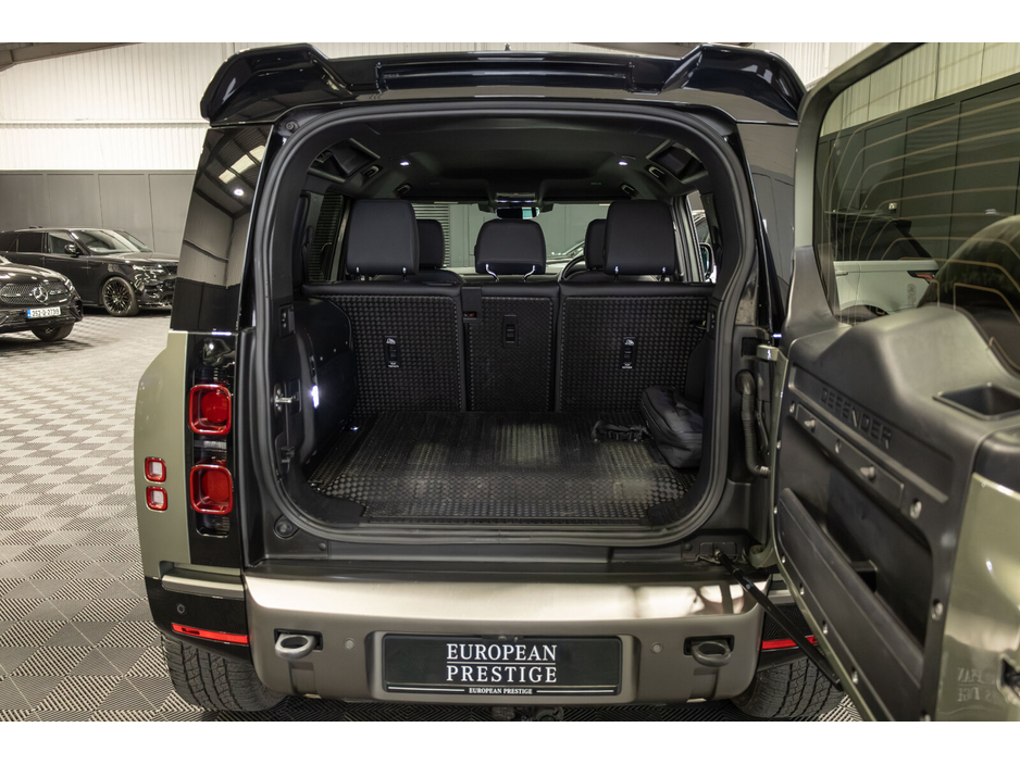 2022 Land Rover Defender - image 13