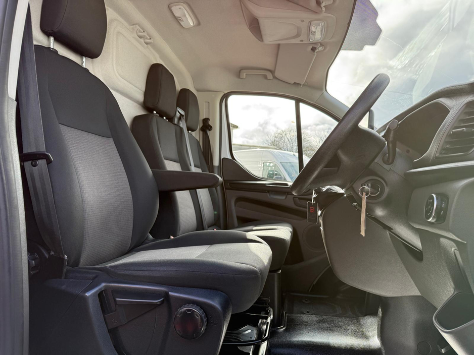 2023 Ford Transit Custom - image 7