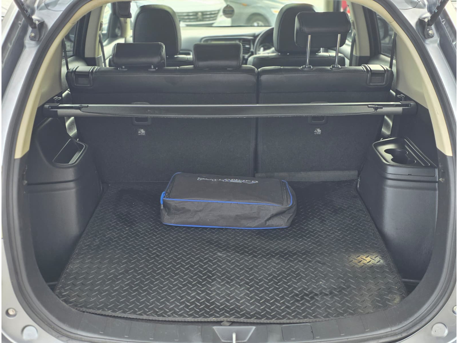 2014 Mitsubishi Outlander - image 21