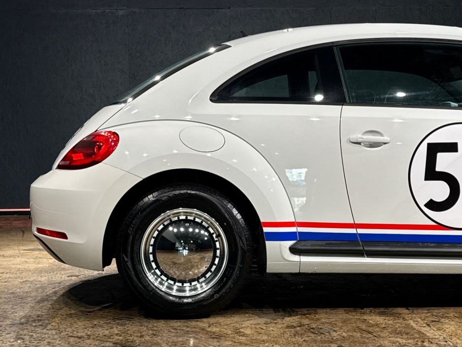 2016 Volkswagen Beetle - image 10