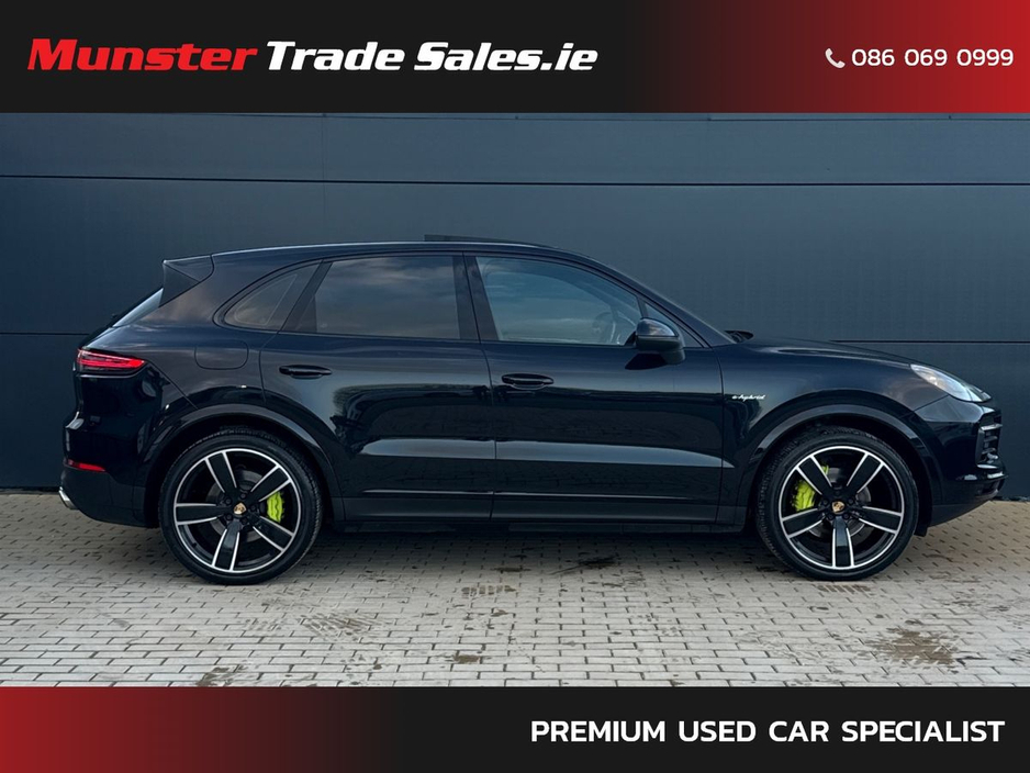 2022 Porsche Cayenne - image 2