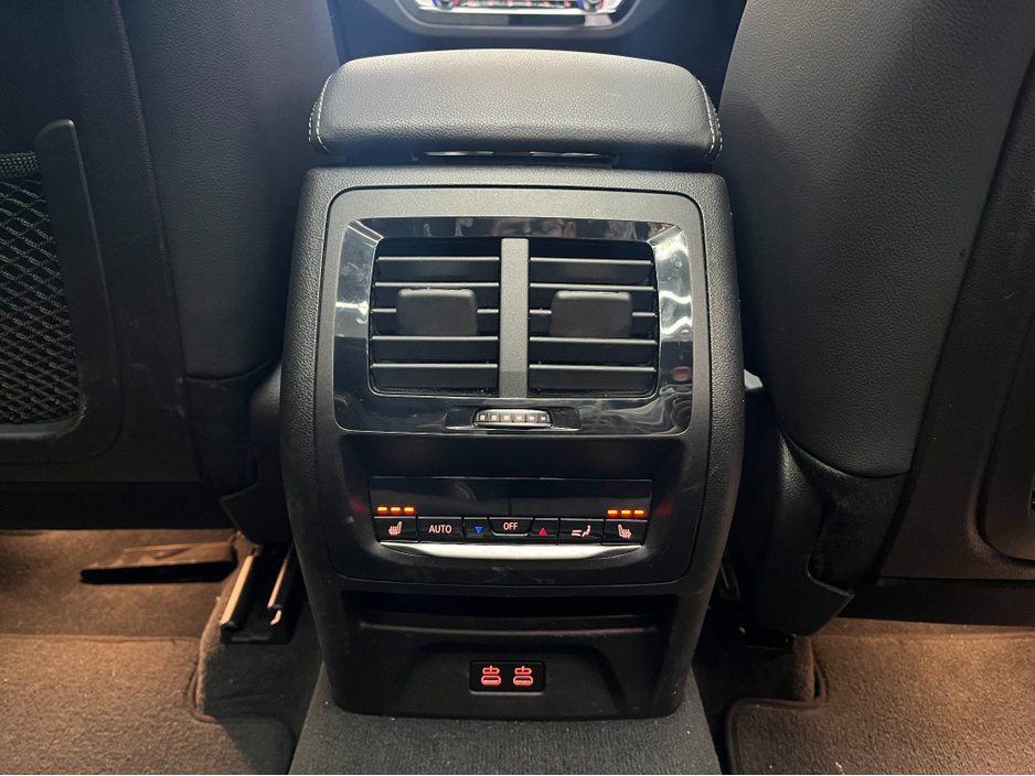 2020 BMW X3 2020 BMW X5XDRIVE 30E M-SPORT EDITION JOY 2.0 AUTOMATIC / CRUISE CONTROL / 360° PARKING CAMERA / ELECTRIC MEMORY HEATED FRONT & REAR SEATS / PANORAMIC SUNROOF / PADDLE SHIFTERS / APPLE CARPLAY