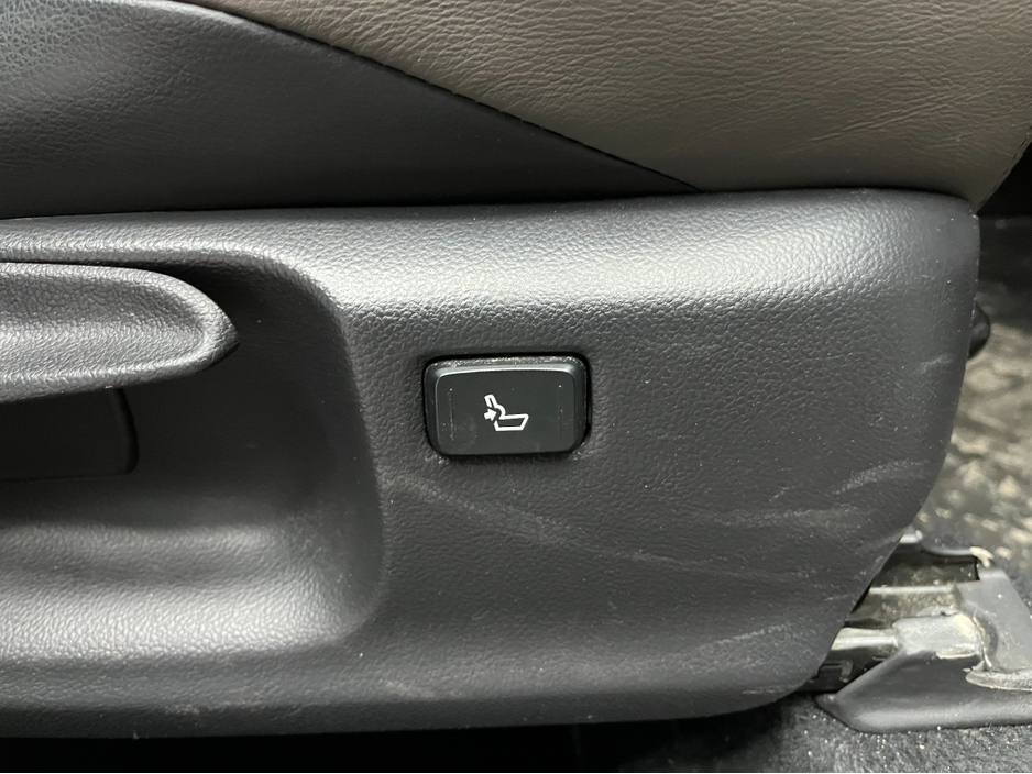 2020 Toyota C-HR €22950! 2020 TOYOTA C-HR G 1.8 AUTOMATIC / CRUISE CONTROL / REVERSE CAMERA / HEATED SEATS €22,950