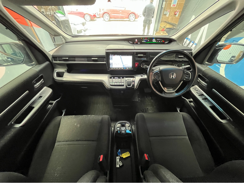 2018 Honda Stepwagon - image 17