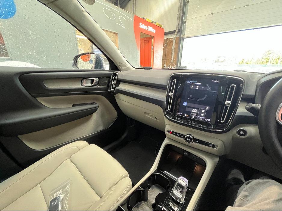 2020 Volvo XC40 - image 20