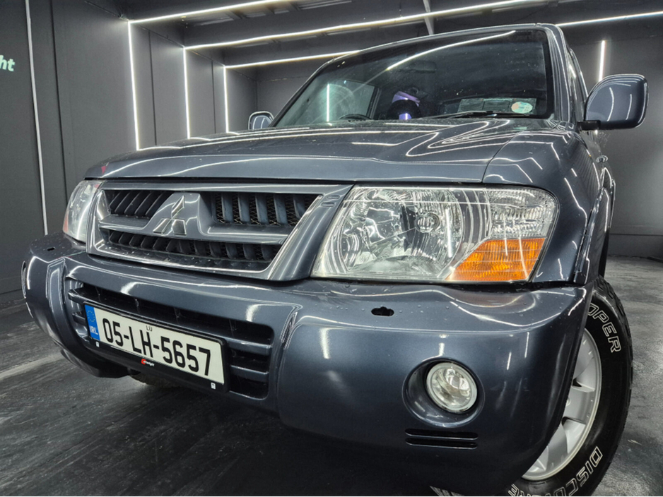 2005 Mitsubishi Shogun - image 3