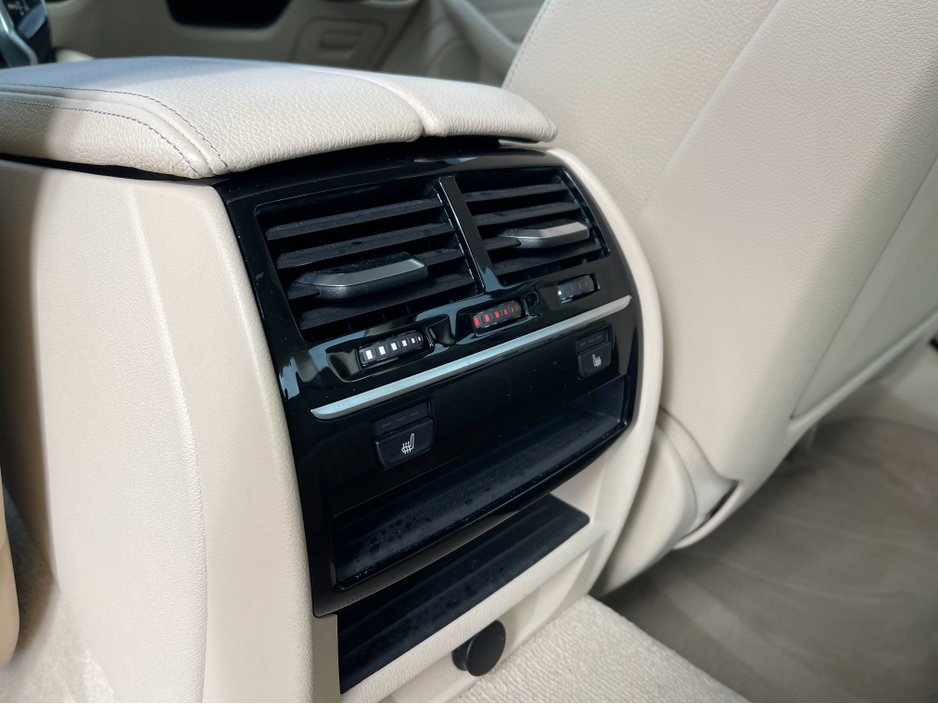 2018 BMW 5 Series - image 21