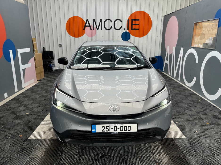 2025 Toyota Prius - image 6